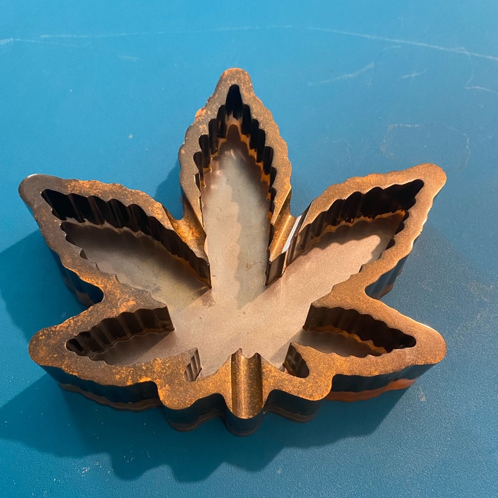 Jewelry holder tray resin leaf ashtray orange and black - Picture 1 of 5